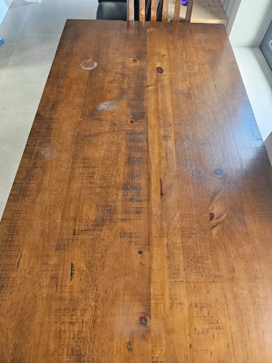 Table and chairs - Image 3