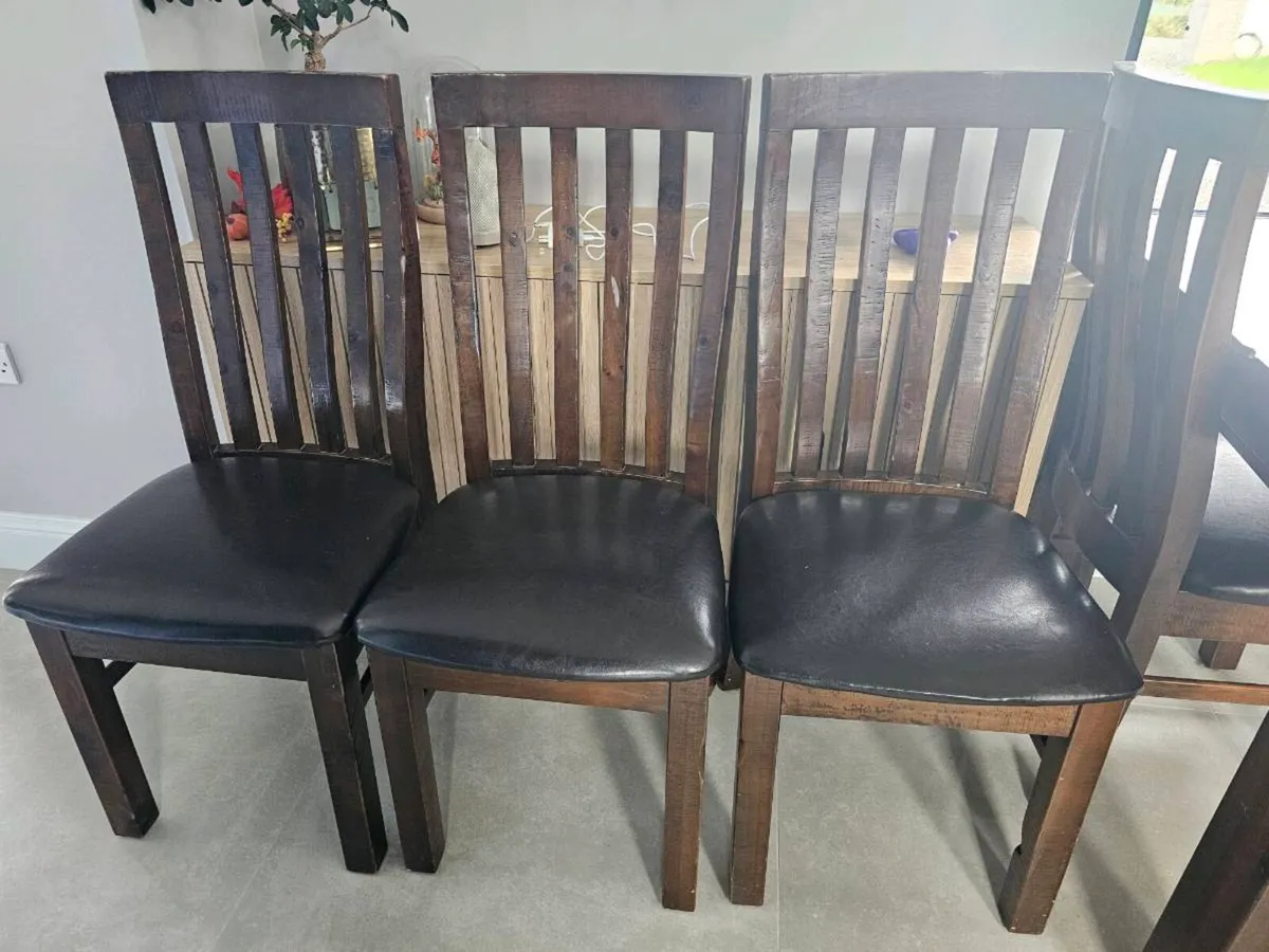 Table and chairs - Image 4
