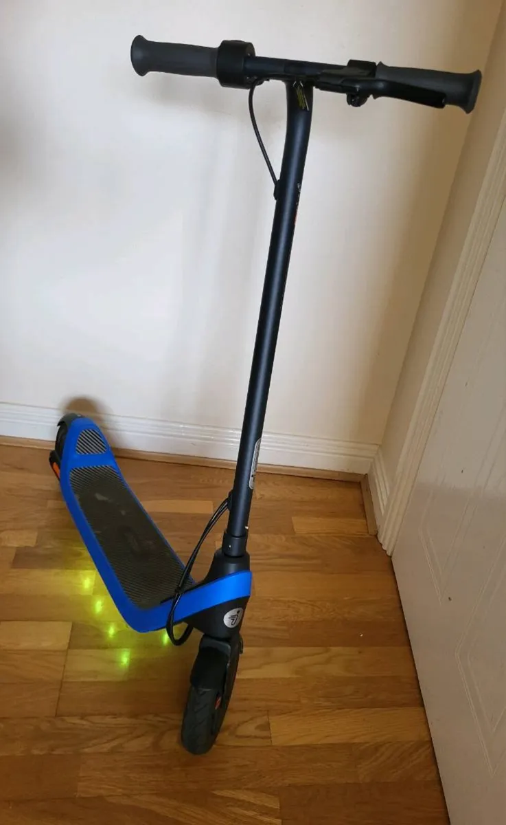 Segway Ninebot C2 Lite Kids Electric Kick - Image 3