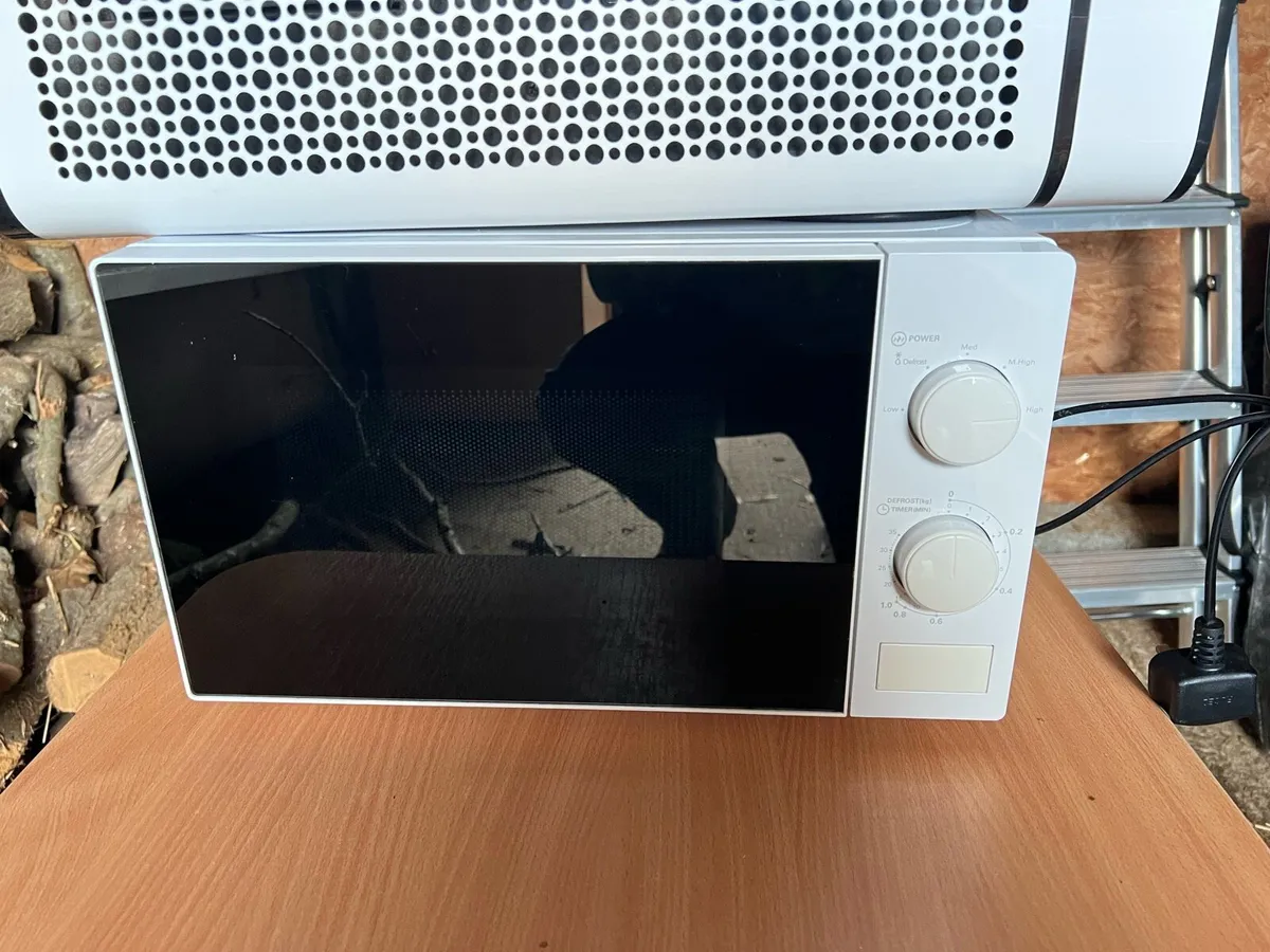 Tesco Microwave - Image 1
