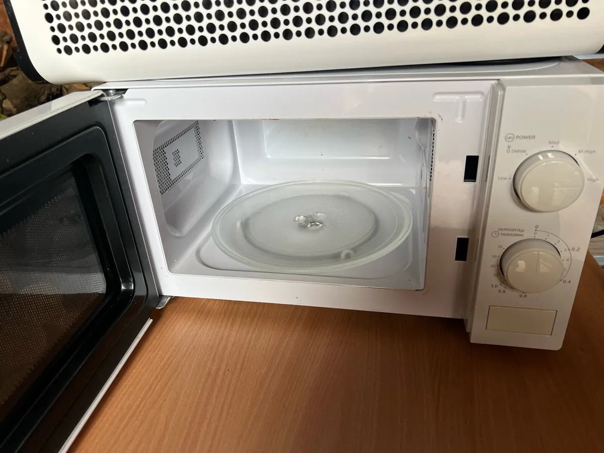 Tesco Microwave - Image 2