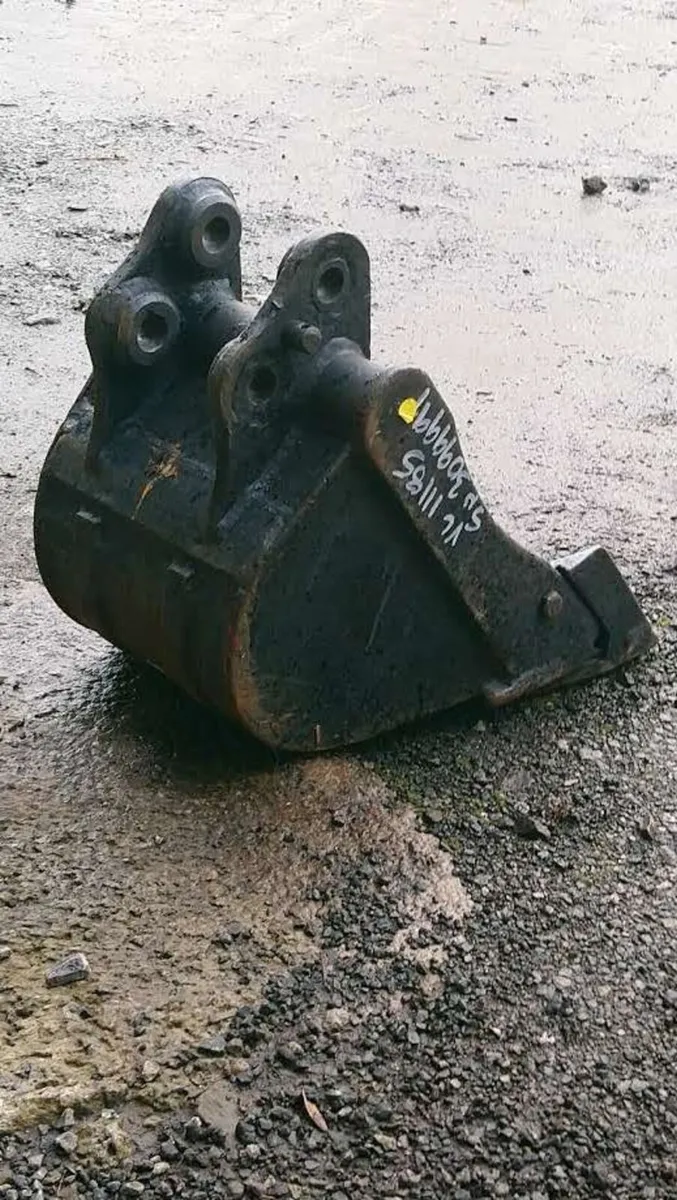 JCB KUBOTA DIGGER BUCKET 25mm pins - Image 2