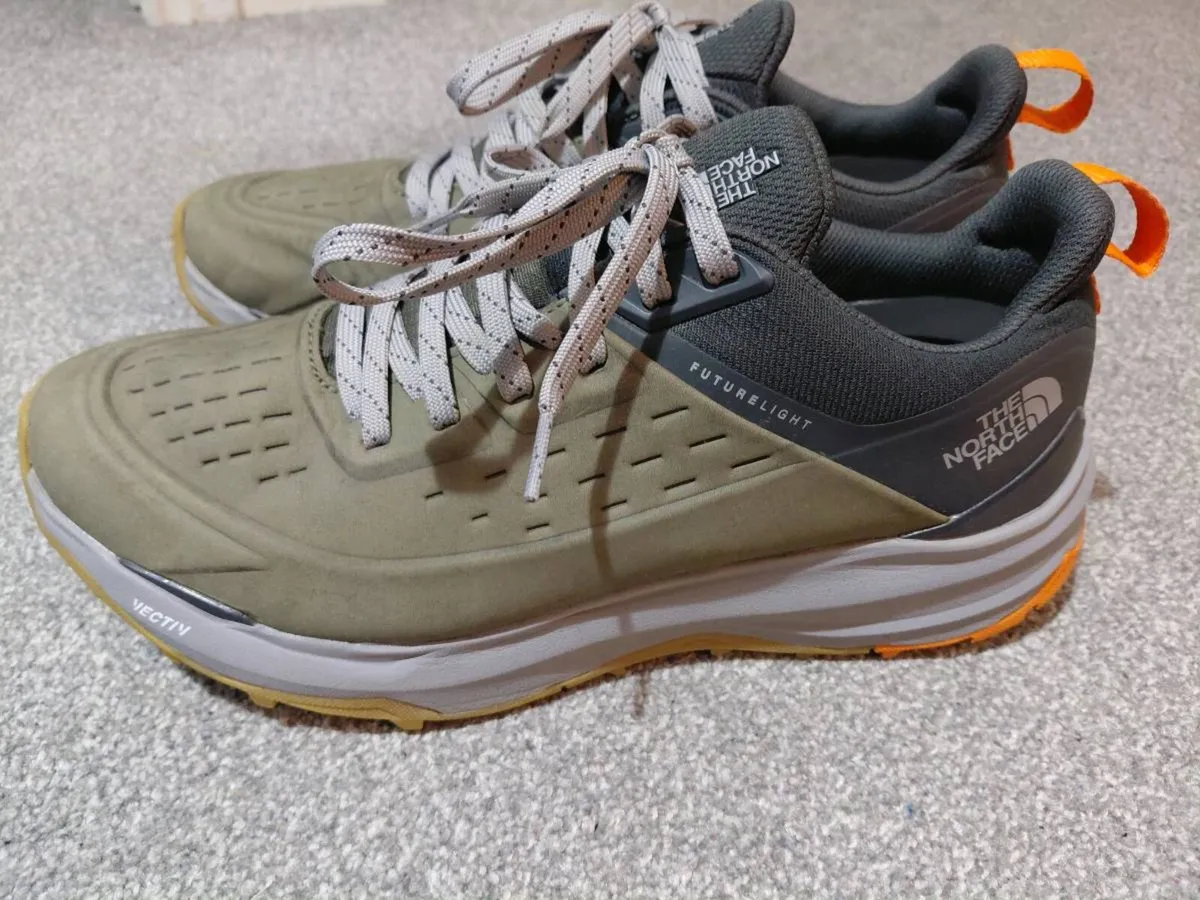 Mens North Face hiking shoes - Image 4