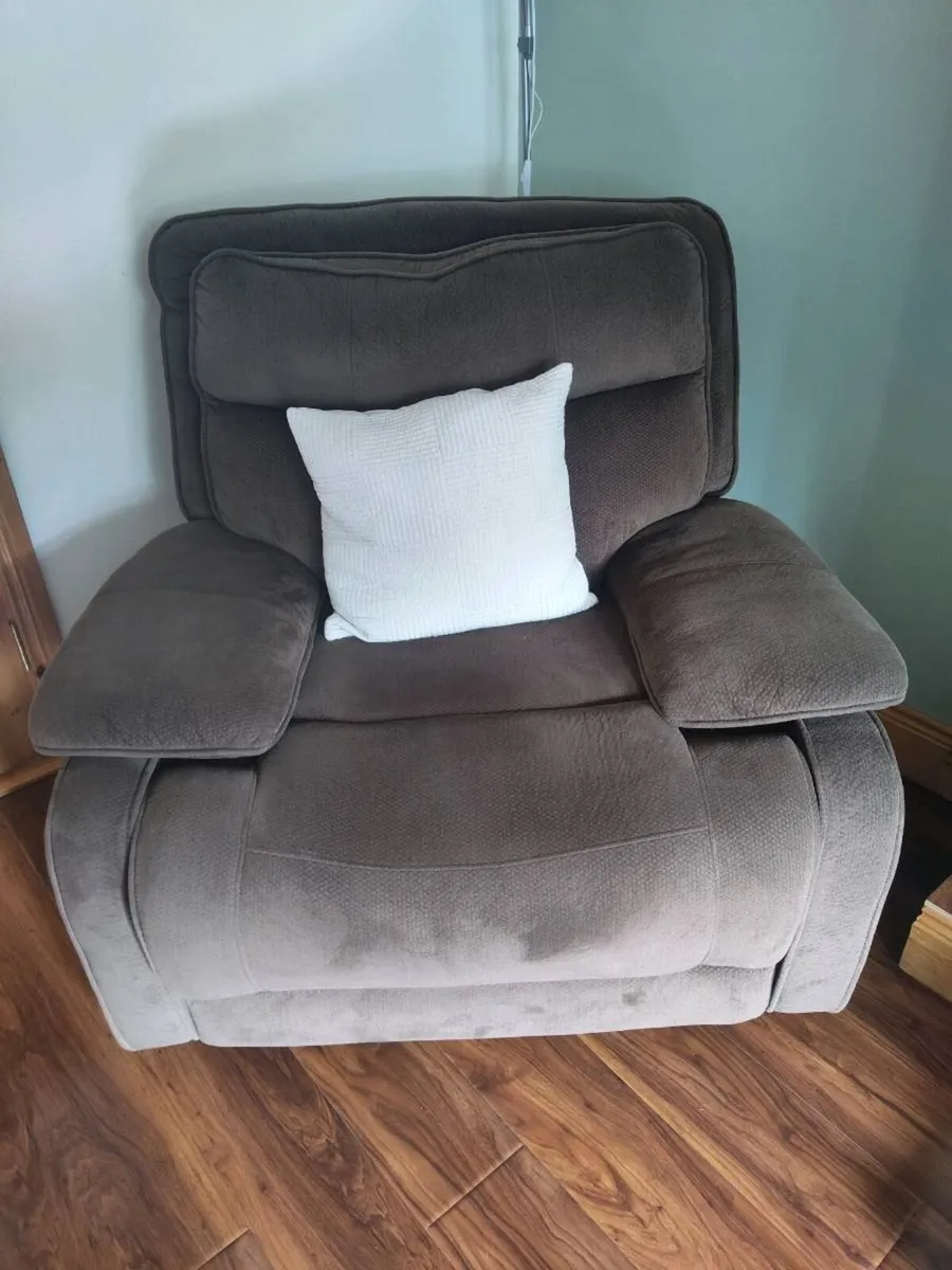 Single Recliner Chair x 2 - Image 2