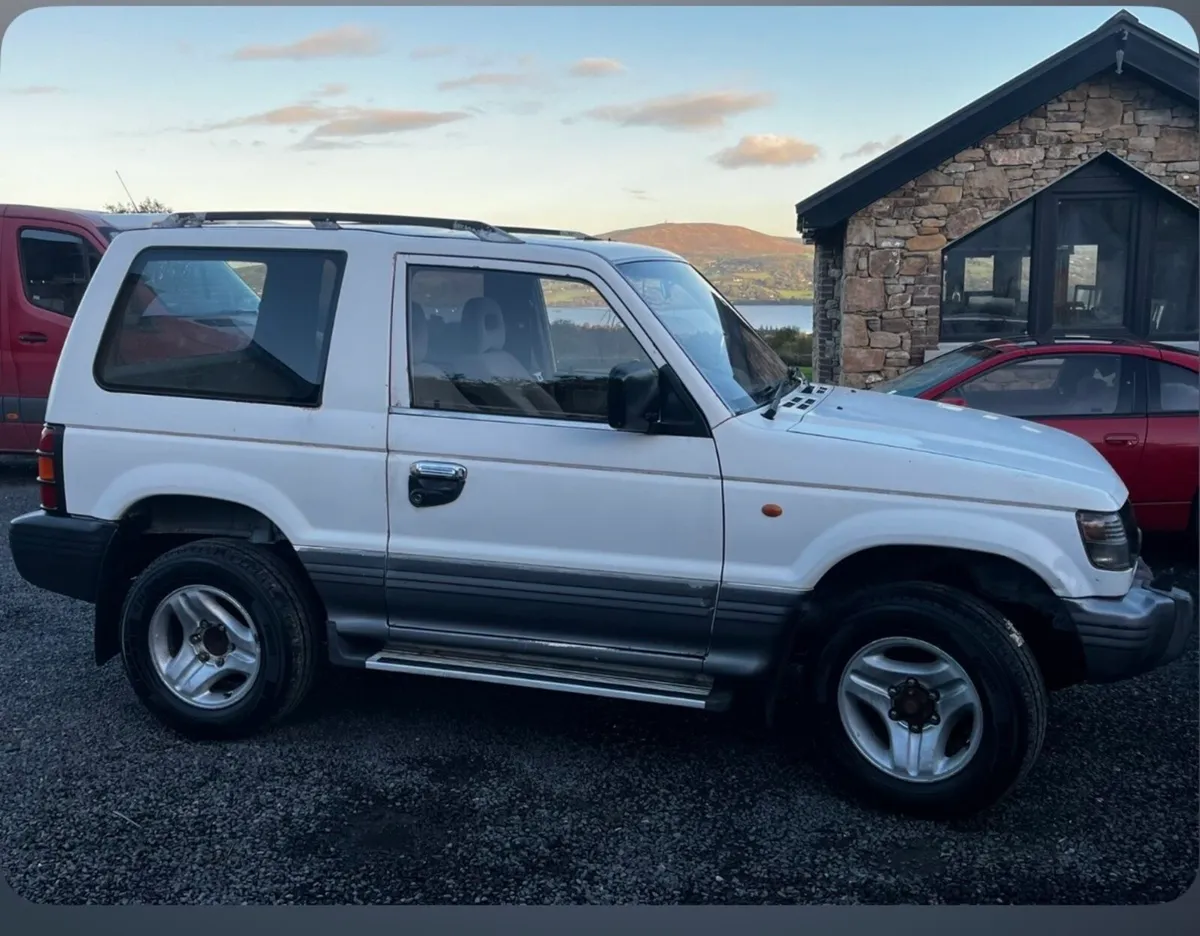 1991 Mitsubishi pajero swb ( sunroof model ) - Image 1