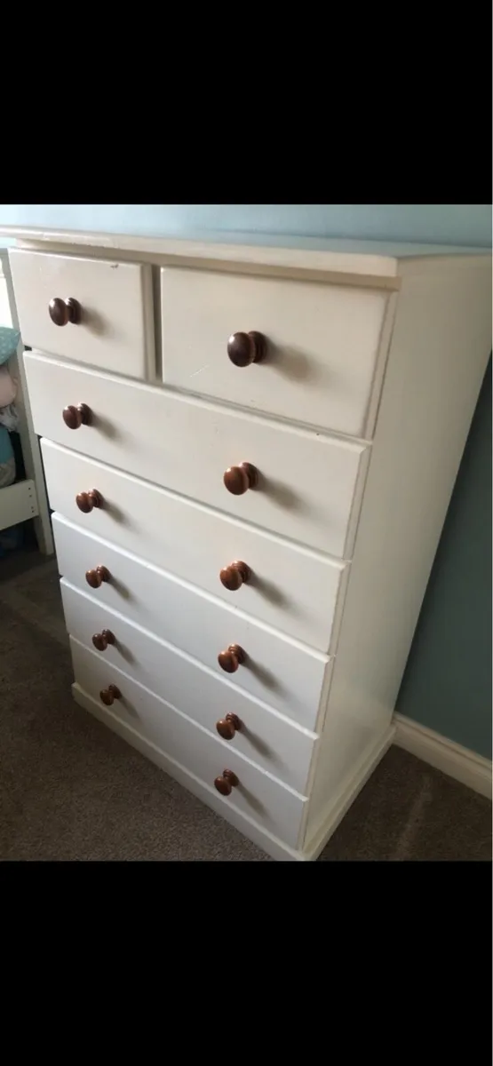 White chest of drawers - Image 1