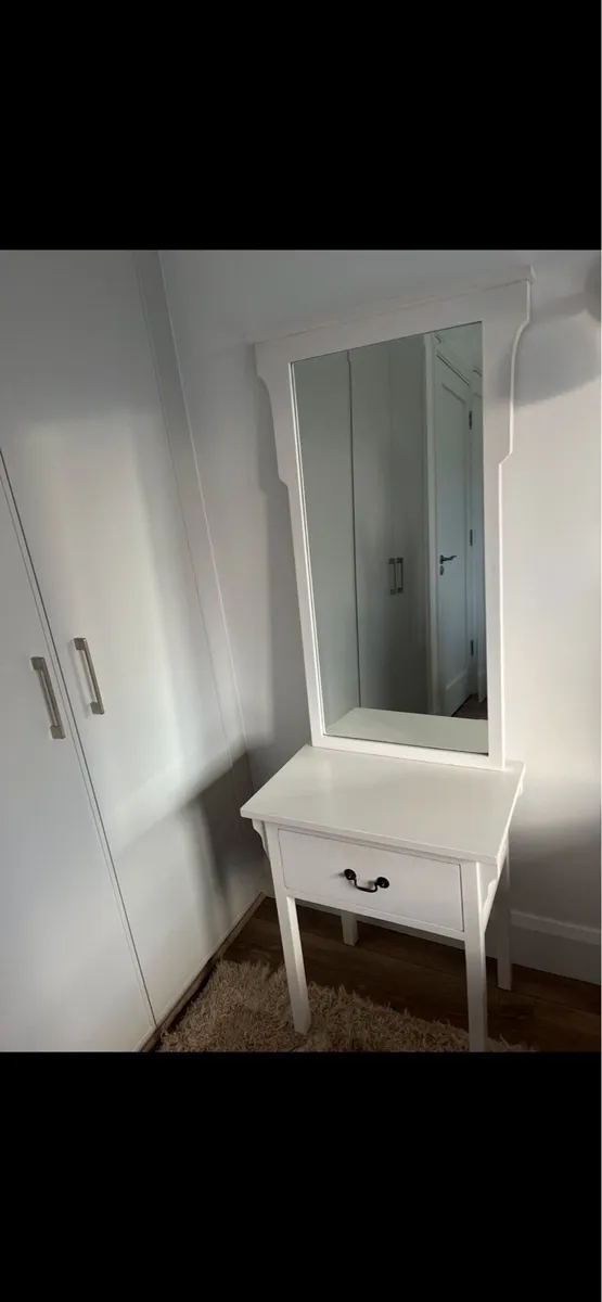 Locker with matching mirror - Image 3