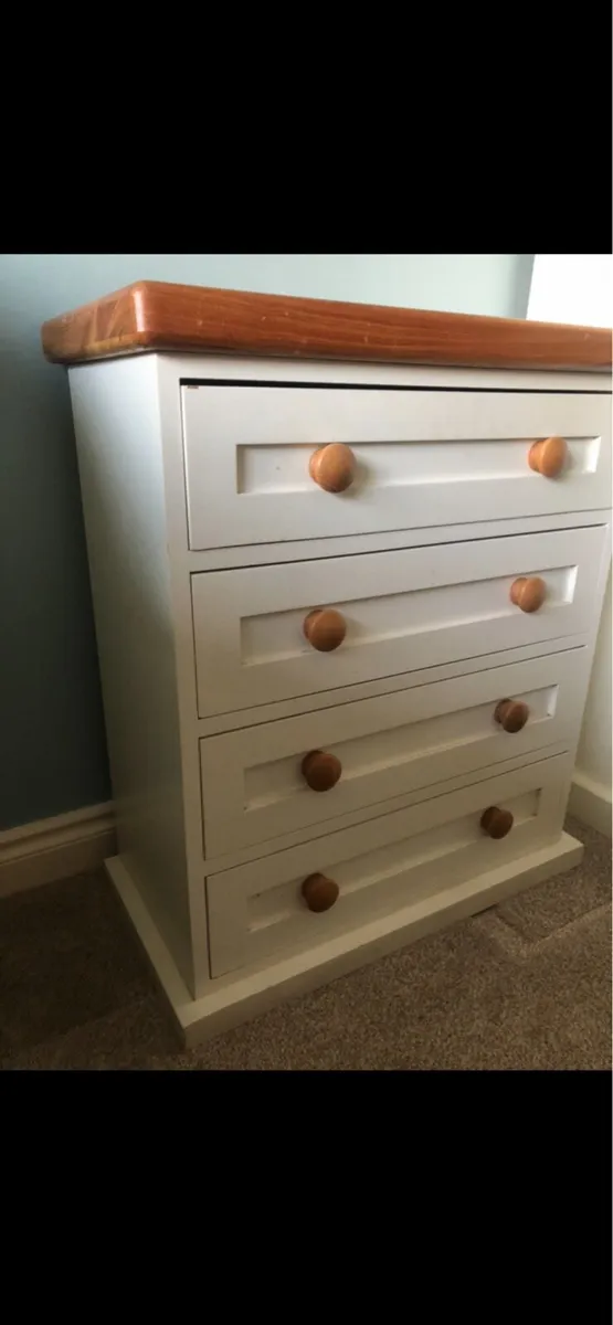 White locker - Image 2
