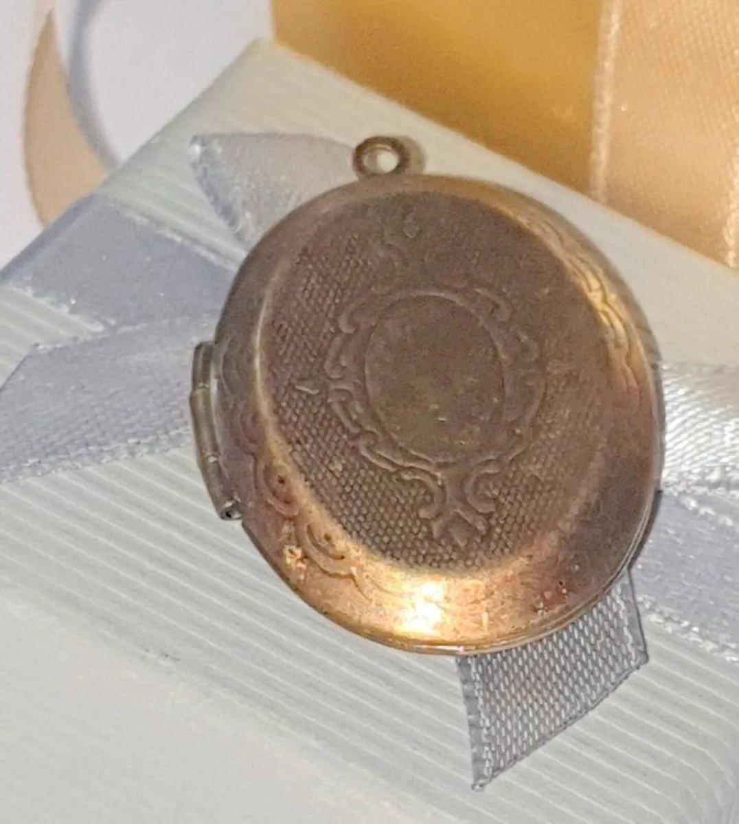 Vintage Victorian Brass Oval Locket - Image 2