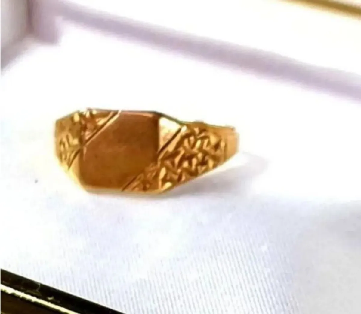 Vintage Gentlemans Signet Ring - Image 2