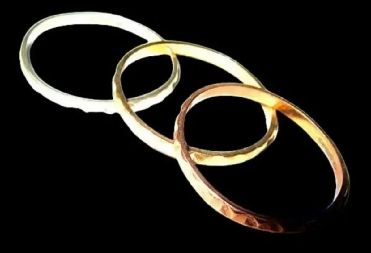 Vintage Hallmarked 9k Rose/White/Yellow Gold Rings - Image 2