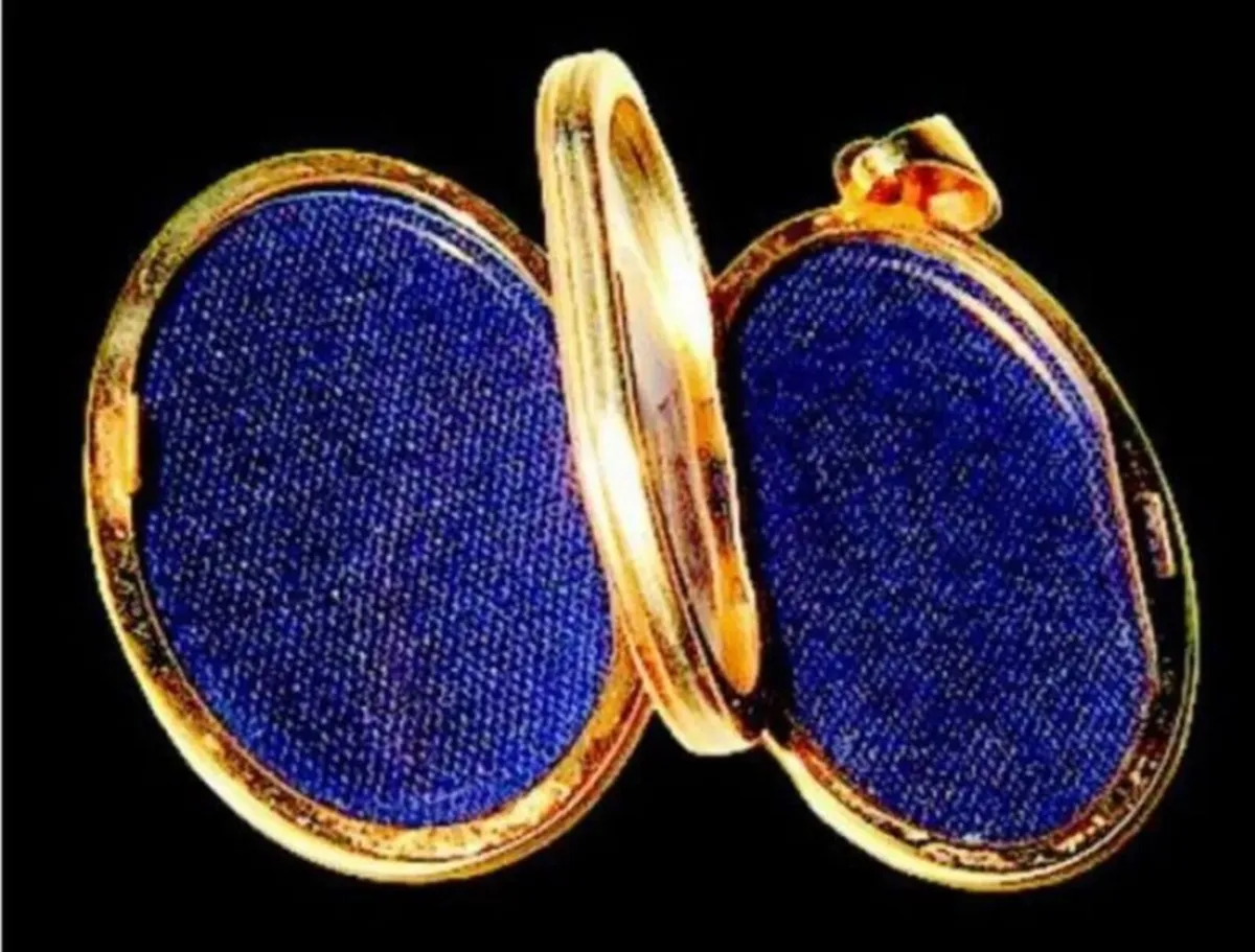 Vintage 9ct Gold Treble Section Locket - Image 2