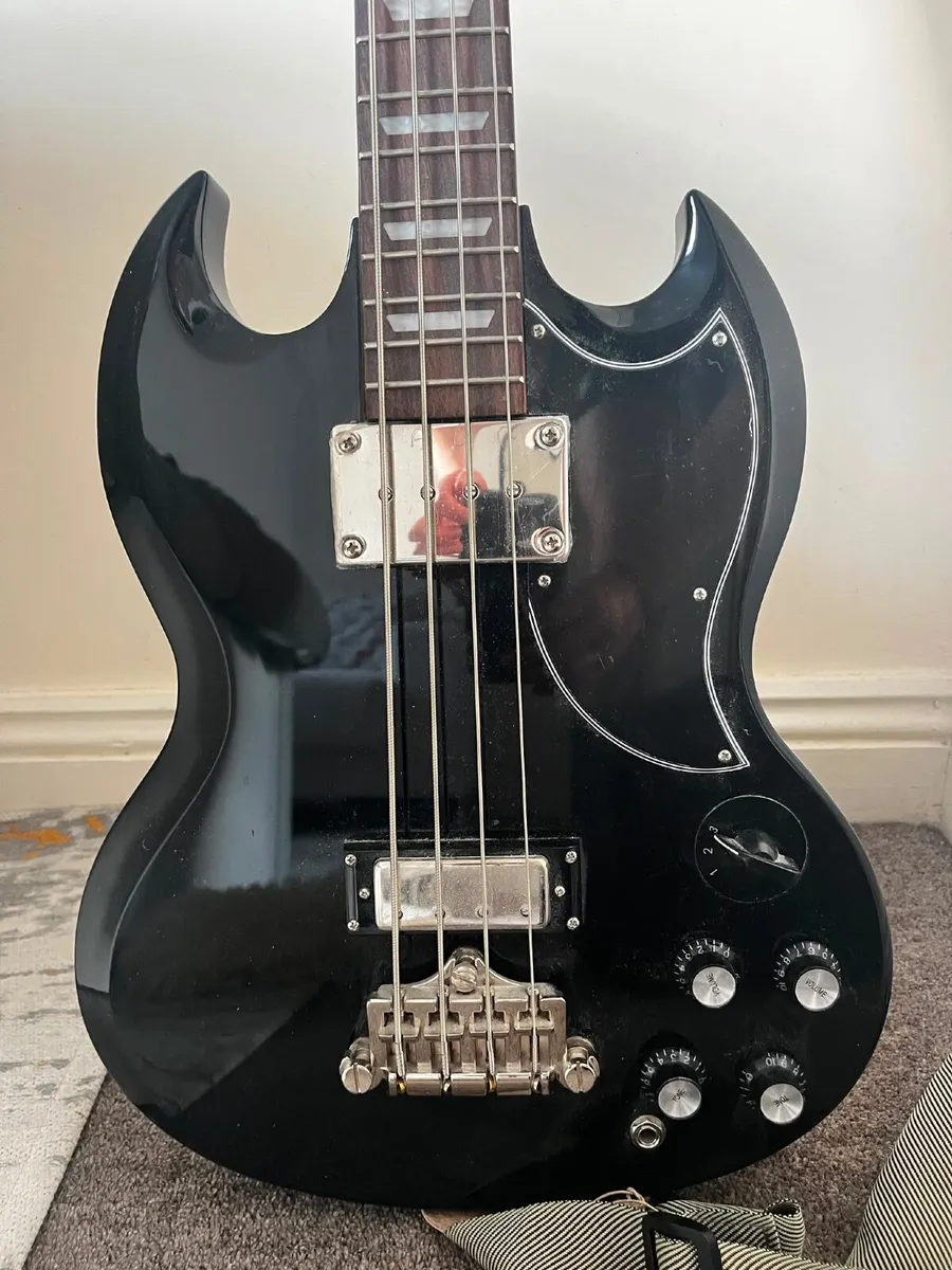Base Guitar and Amp - Image 1