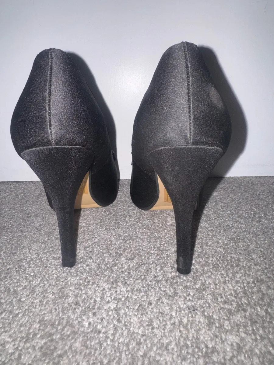 Lunar Elegance beaded peep toe pumps - Image 3