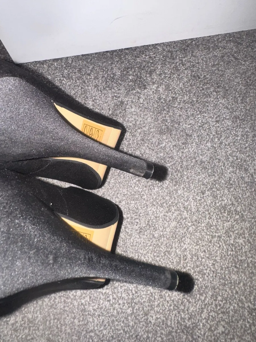 Lunar Elegance beaded peep toe pumps - Image 4