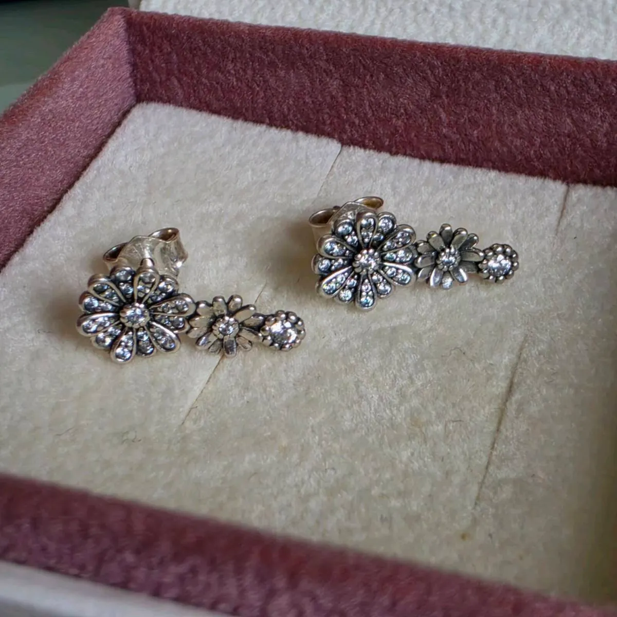Pandora sparkly Daisy Flower stud earrings - Image 1