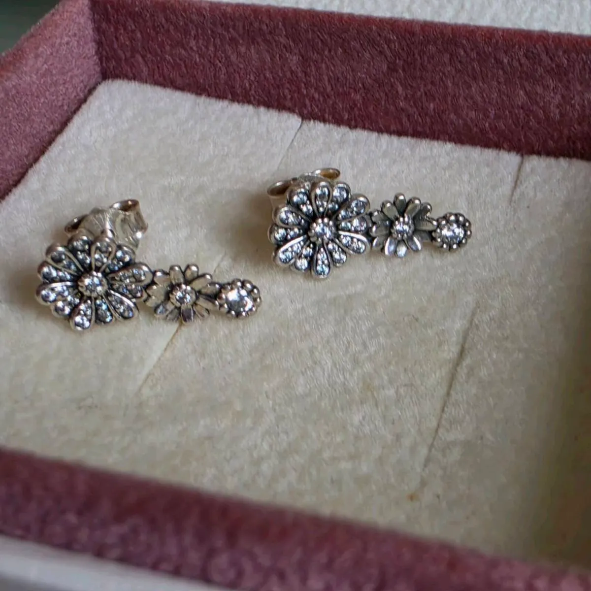 Pandora sparkly Daisy Flower stud earrings - Image 2