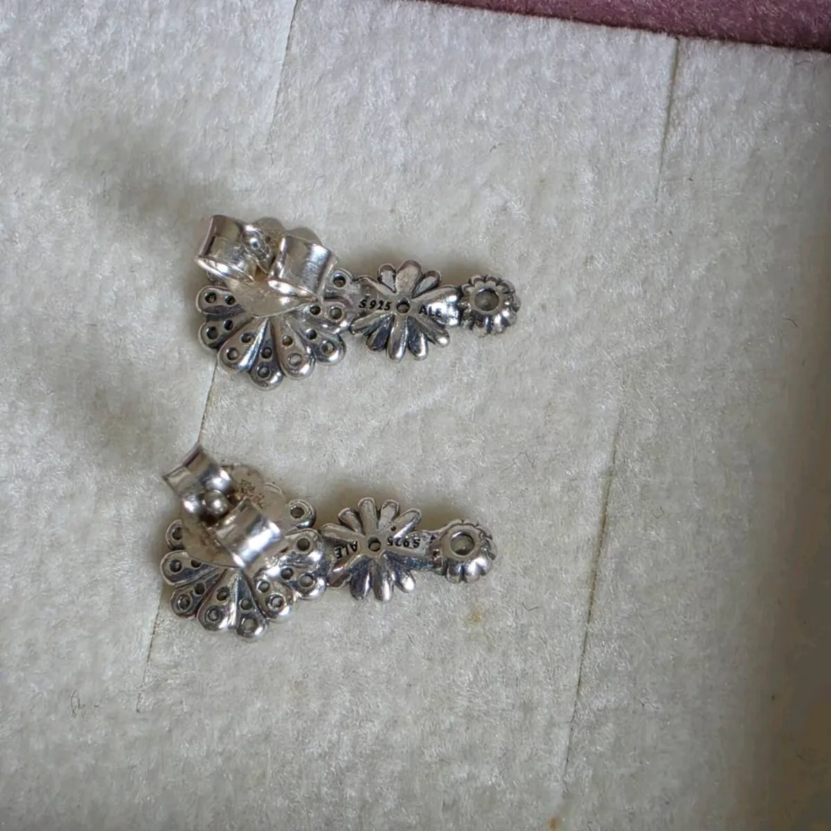 Pandora sparkly Daisy Flower stud earrings - Image 3