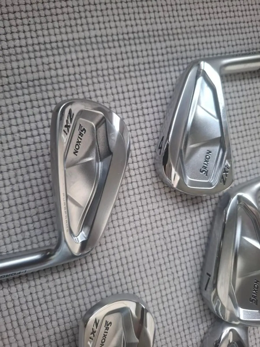 Srixon Zxi7 Irons 4-PW (RH) Mint as new - Image 3