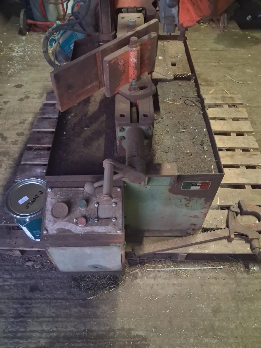 Metal band saw - Image 1