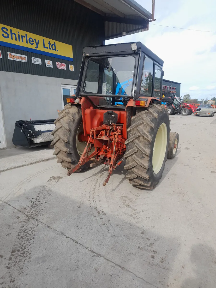 Case International 785 Tractor - Image 2