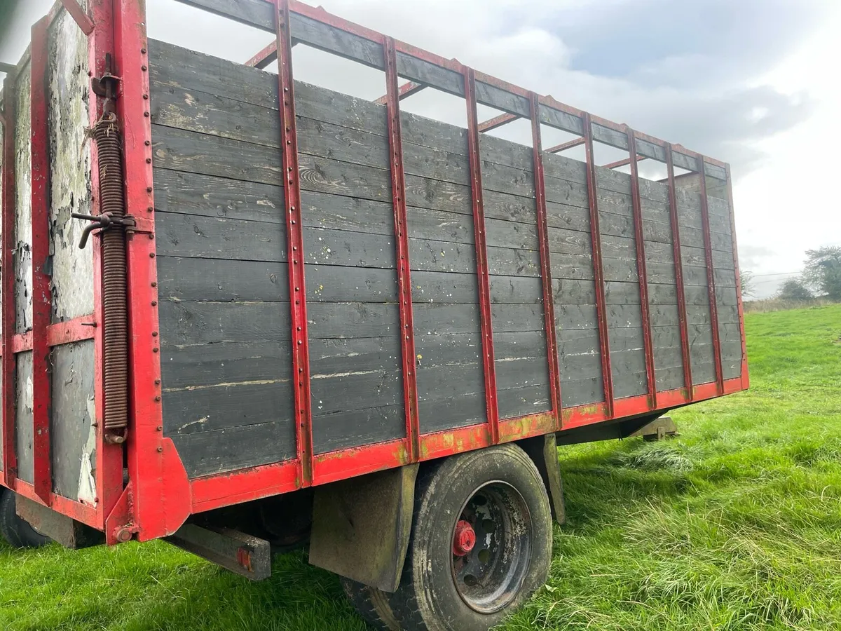 Cattle trailer - Image 1