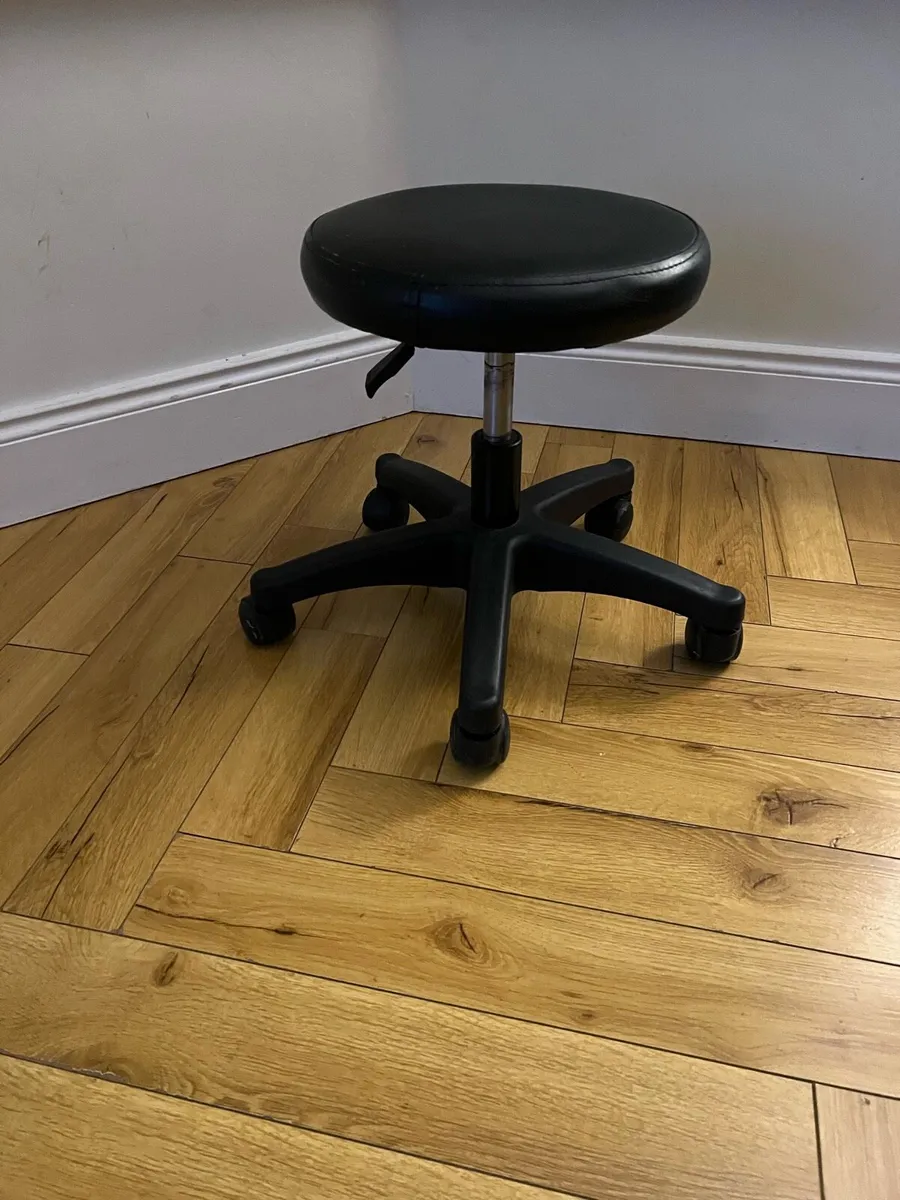 Beauty chair stool - Image 2