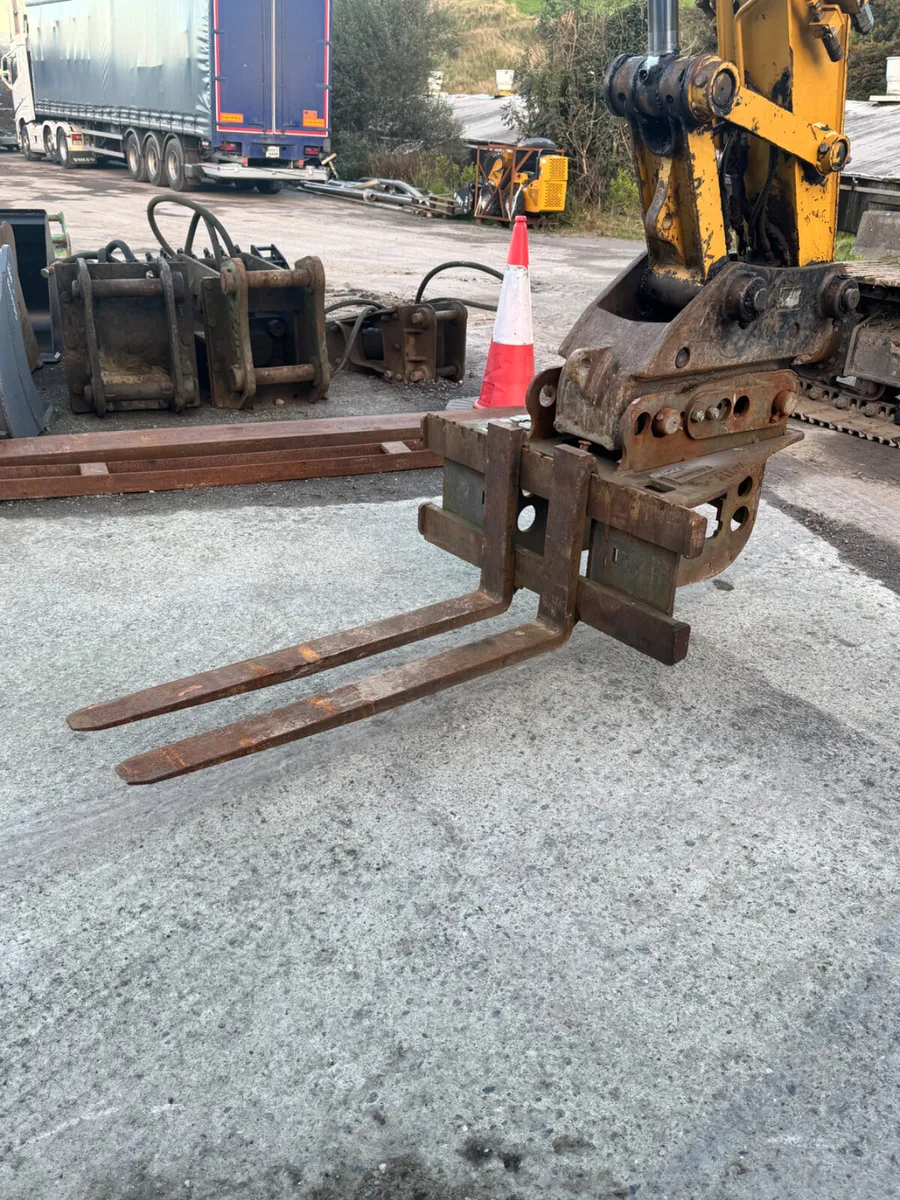 Dromone Digger Pallet forks for 65mm/80mm pins - Image 4