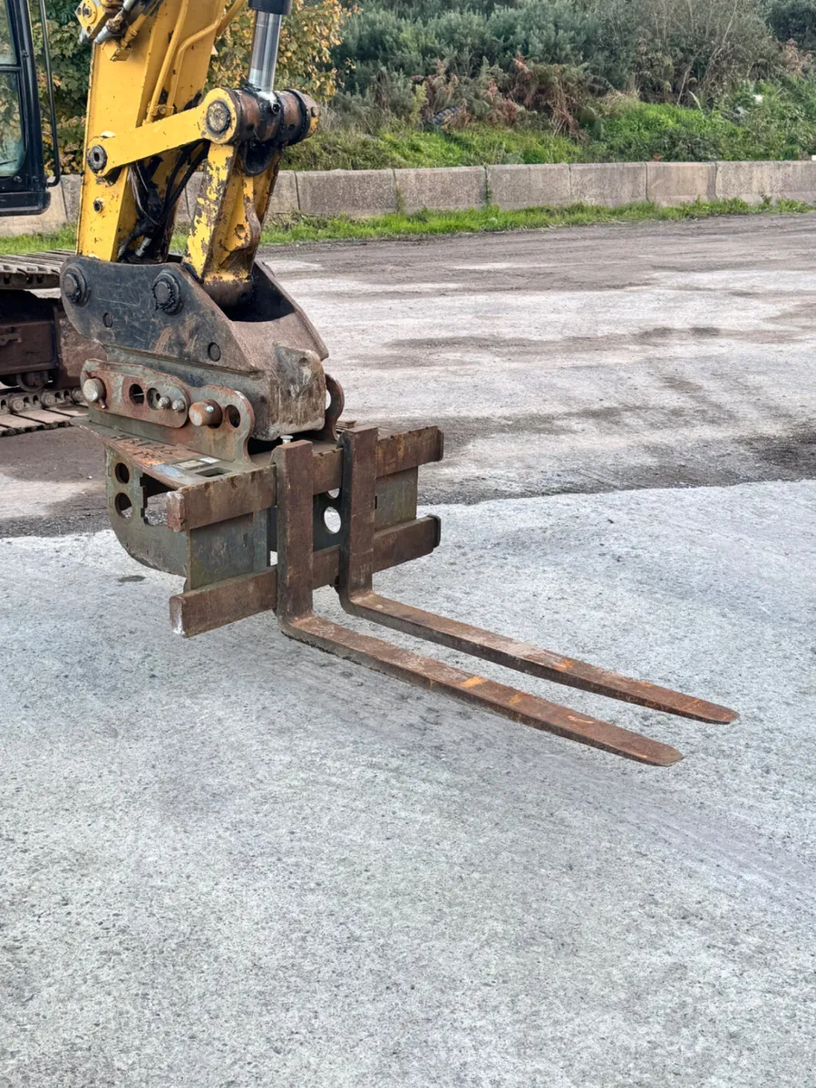 Dromone Digger Pallet forks for 65mm/80mm pins - Image 1