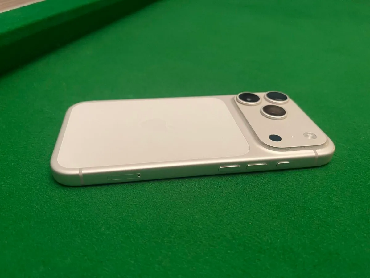 iPhone 17 pro - Image 4