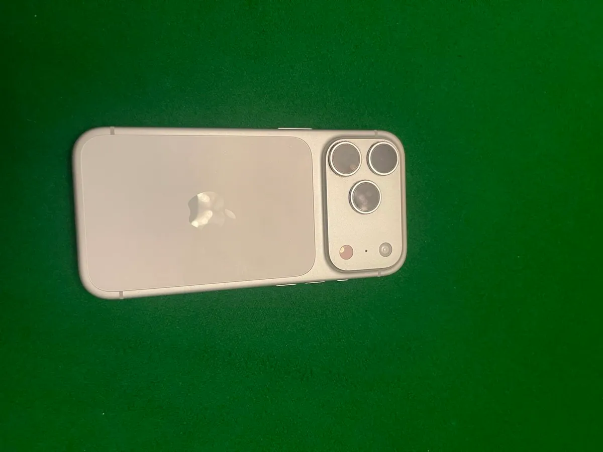 iPhone 17 pro - Image 1
