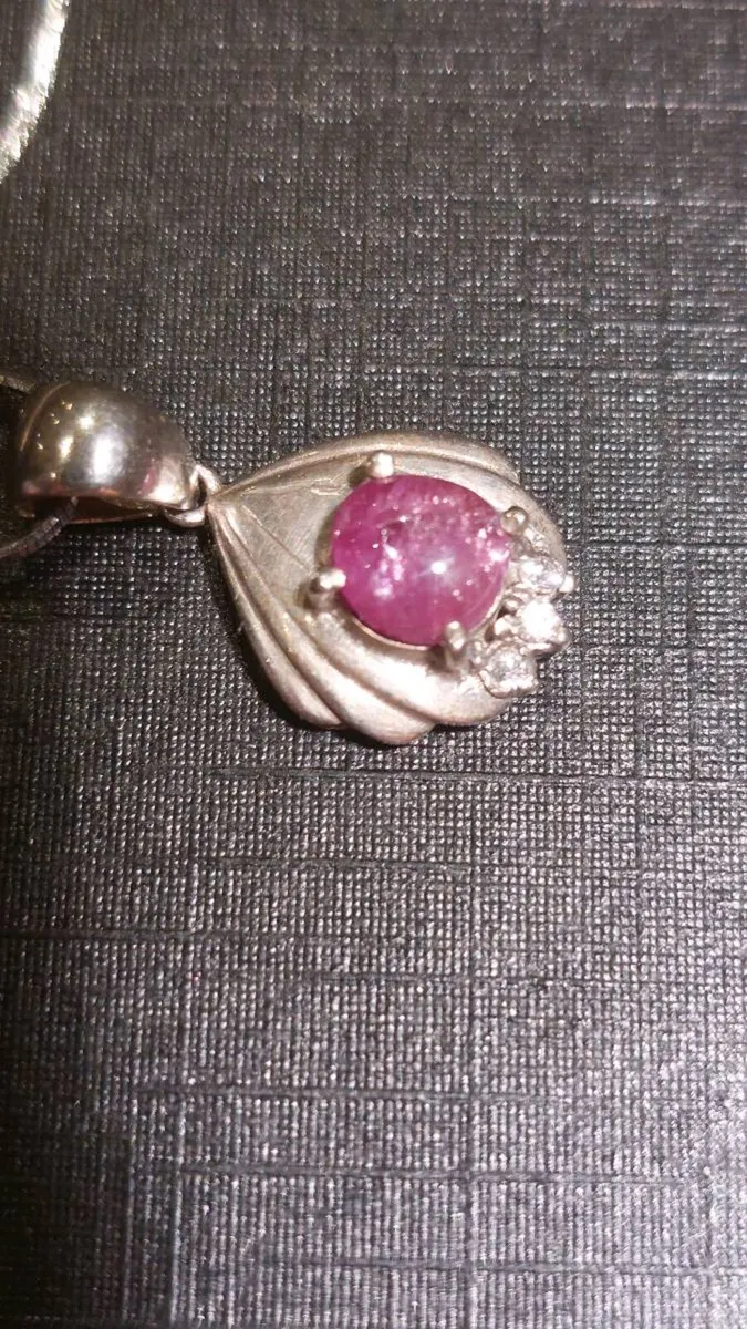 1.9 Carat Burmese Ruby Pendant - Image 2