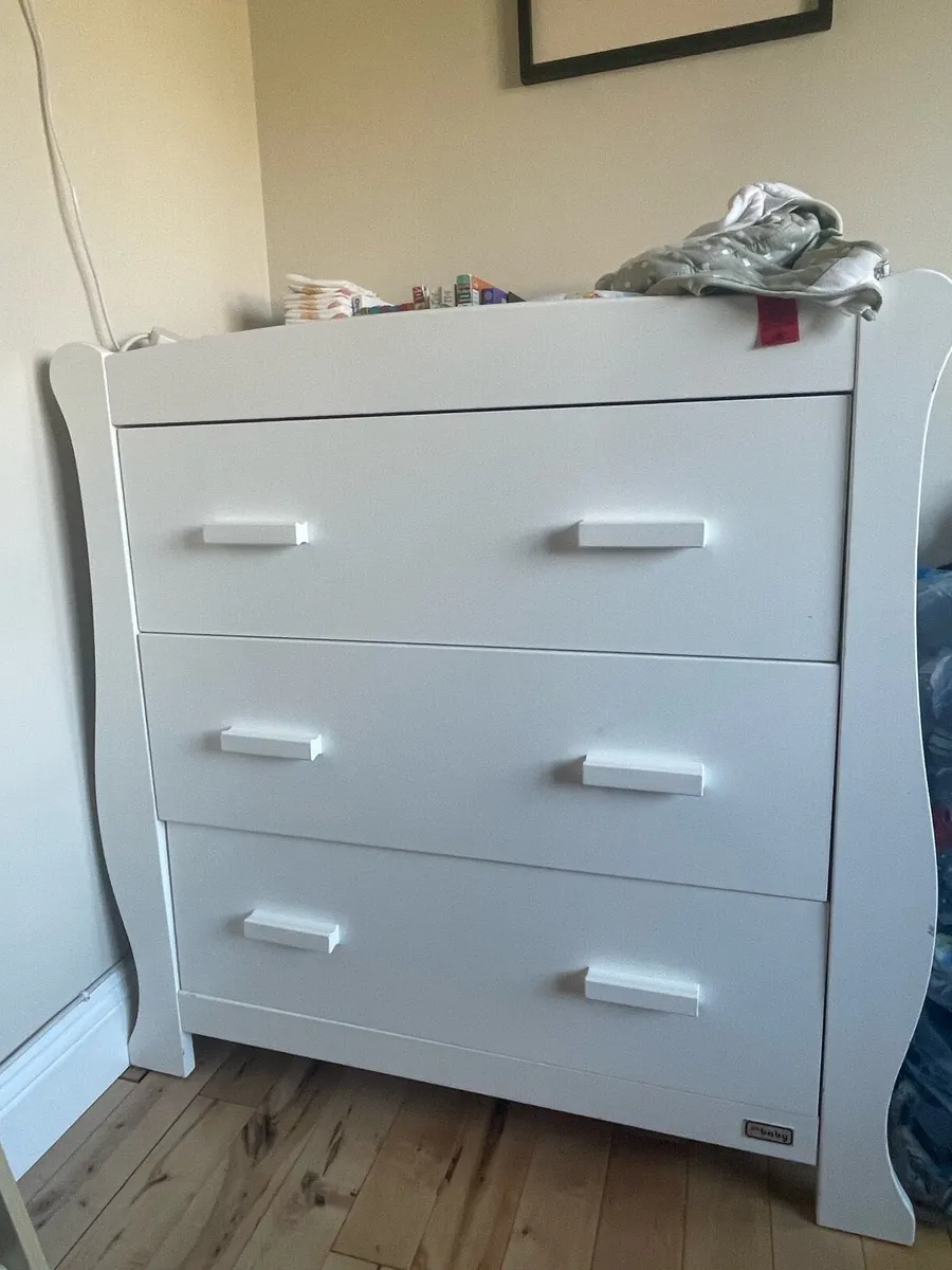Cot and chest of drawers - Image 4