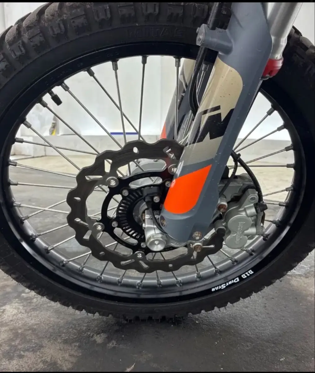 KTM 690 Enduro R 2023 low miles - Image 4