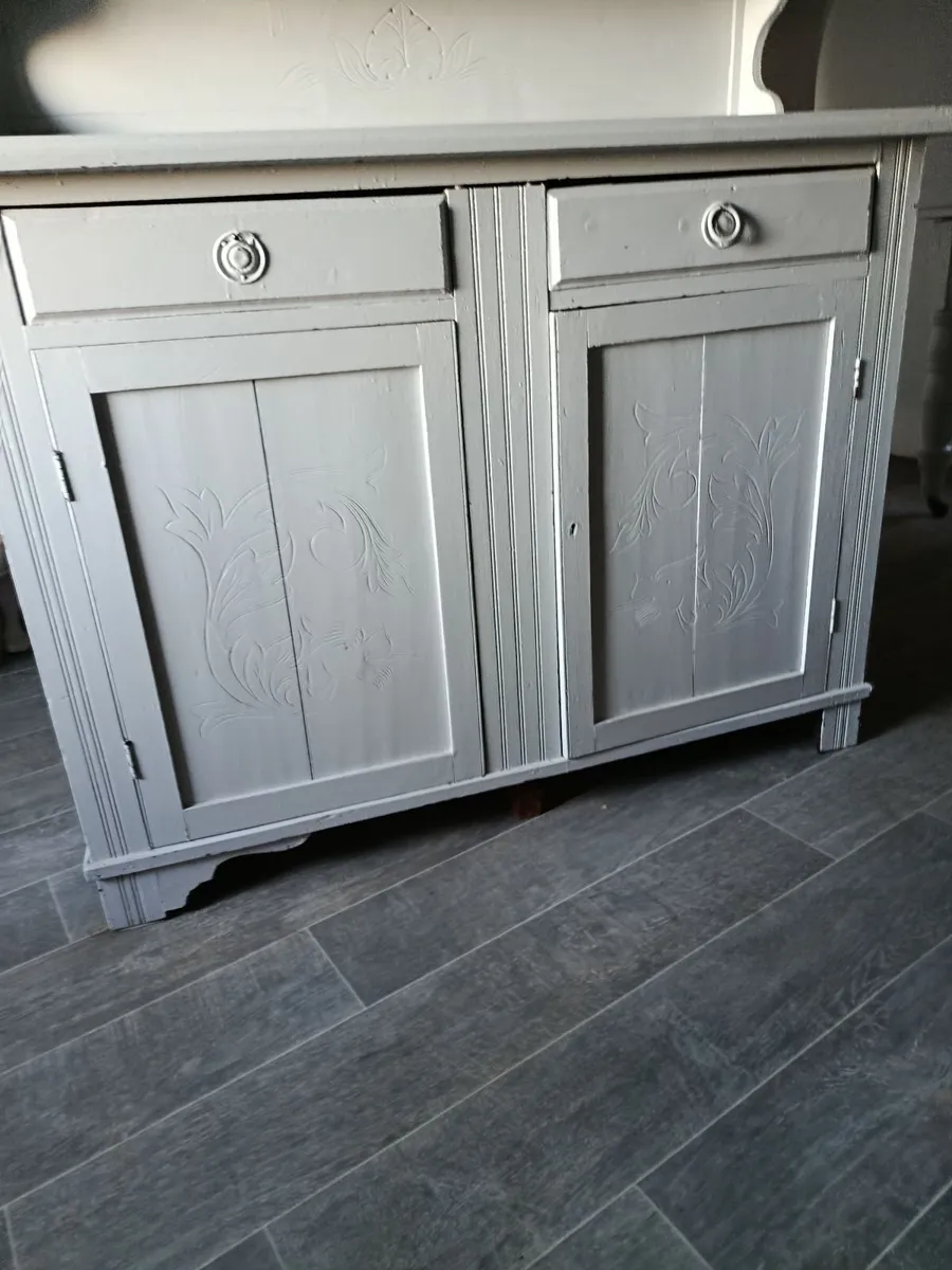Dresser - Image 2