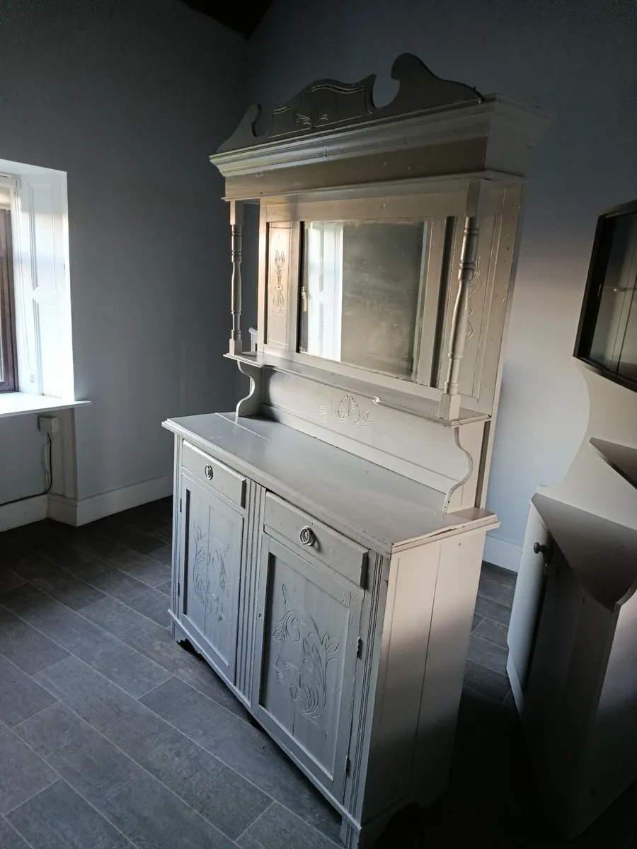 Dresser - Image 1