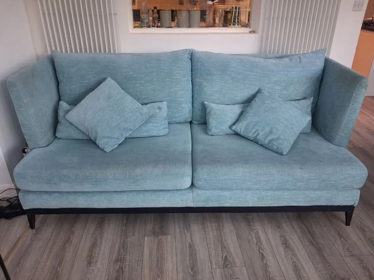 Modern couch - Image 1