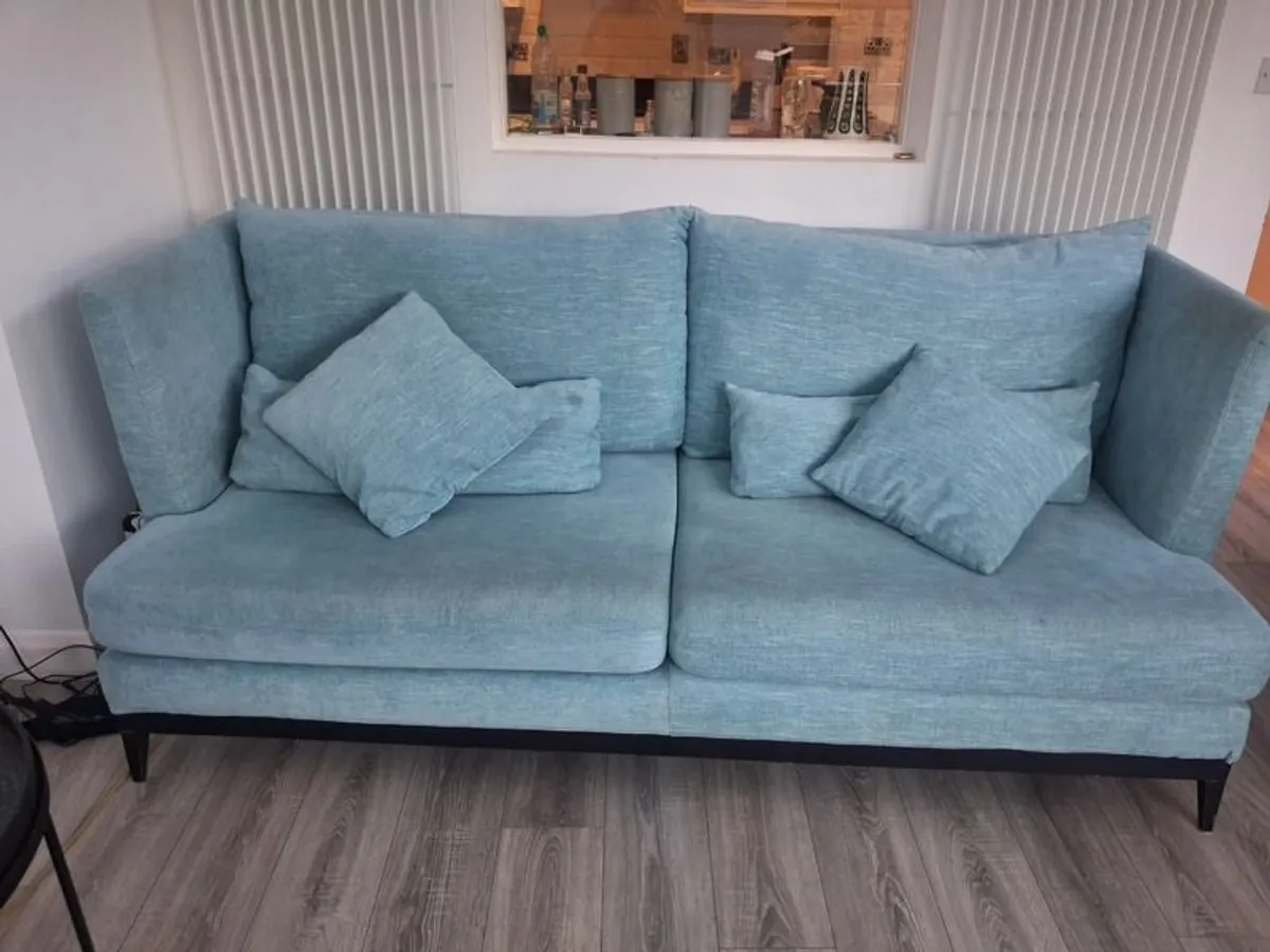Modern couch - Image 2