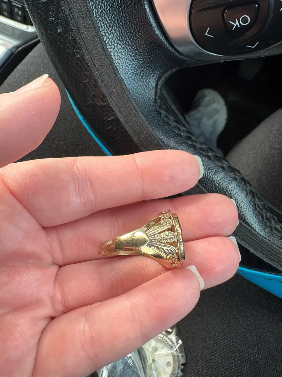 Manchester United 9ct gold ring - Image 4