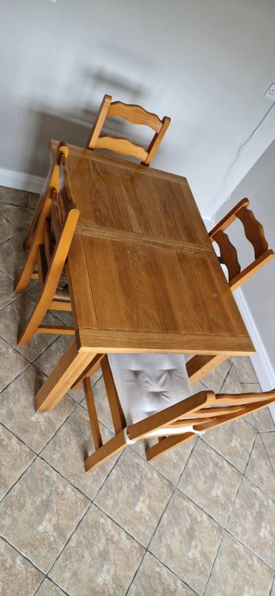 Expanding solid oak dinning table and four chairs. - Image 4