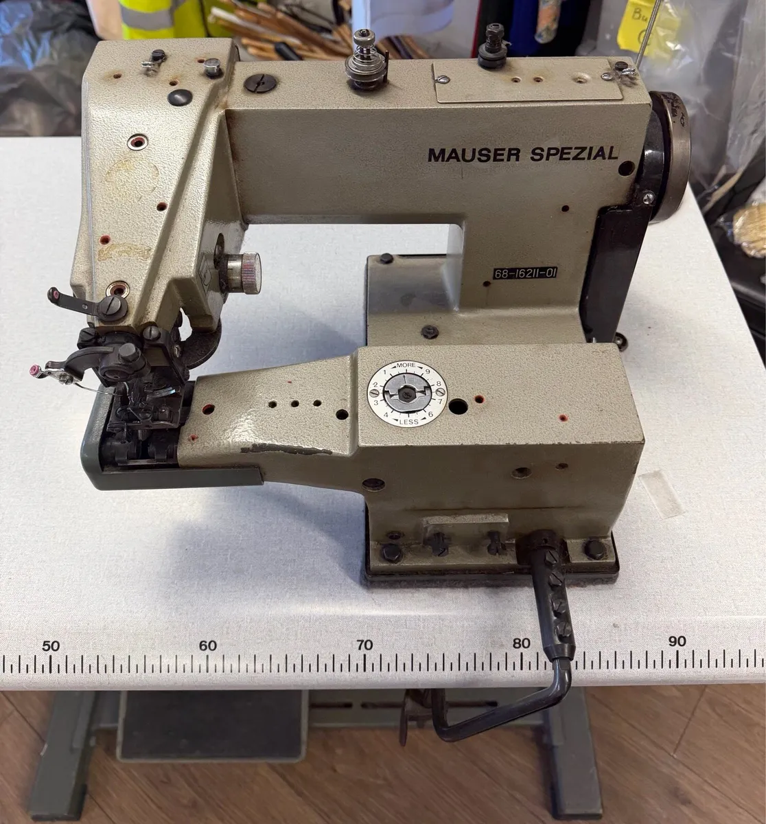 Blind stich sewing machine - Image 1