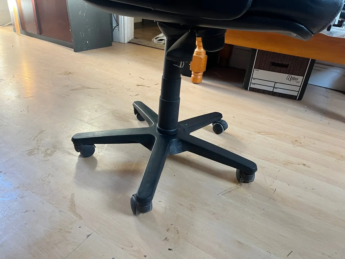 Office  furniture - Image 3
