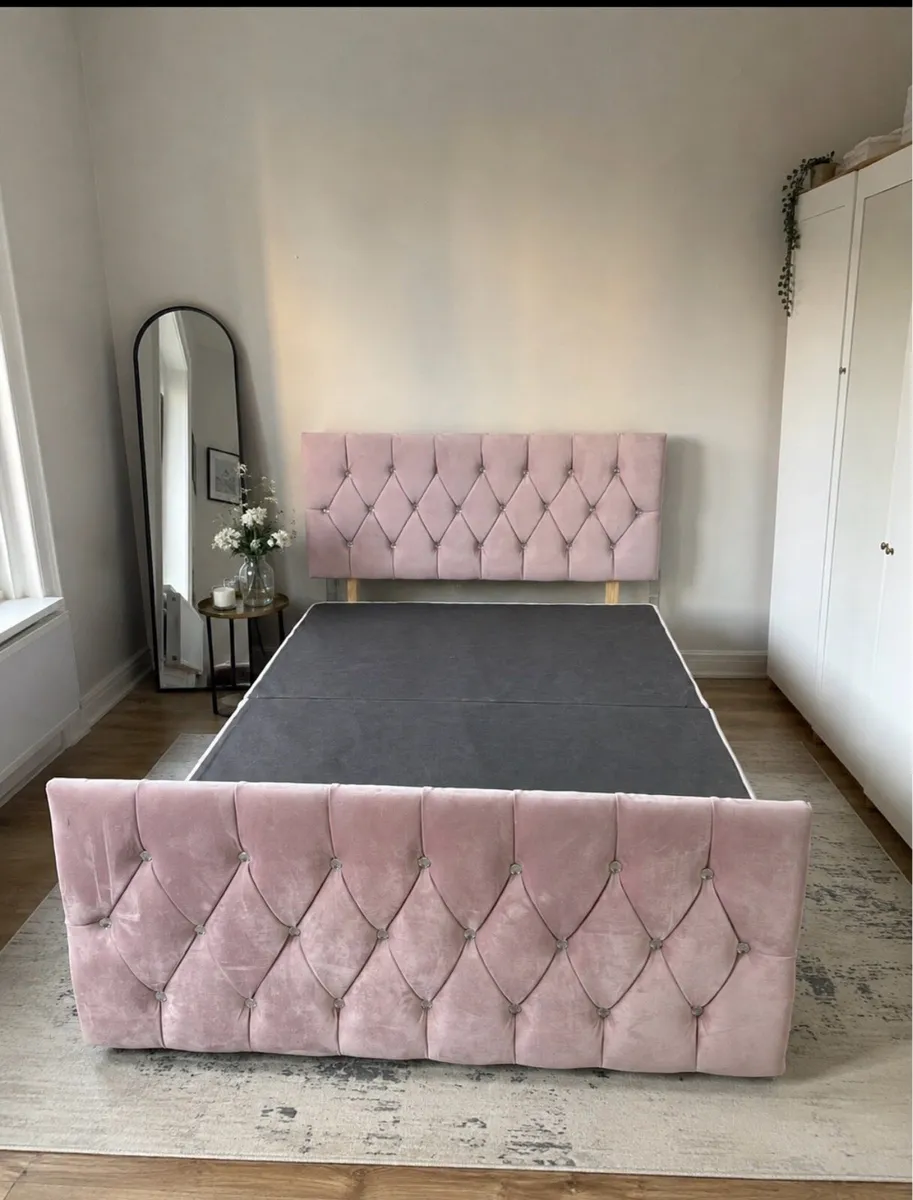 Pink bed - Image 1