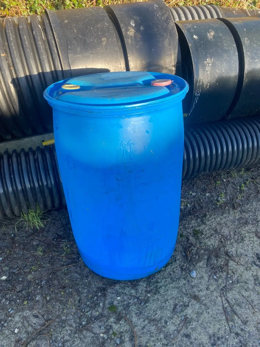 Plastic and steel barrels - Image 3
