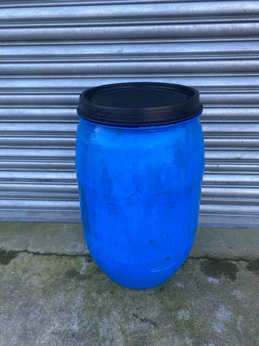 Plastic and steel barrels - Image 4