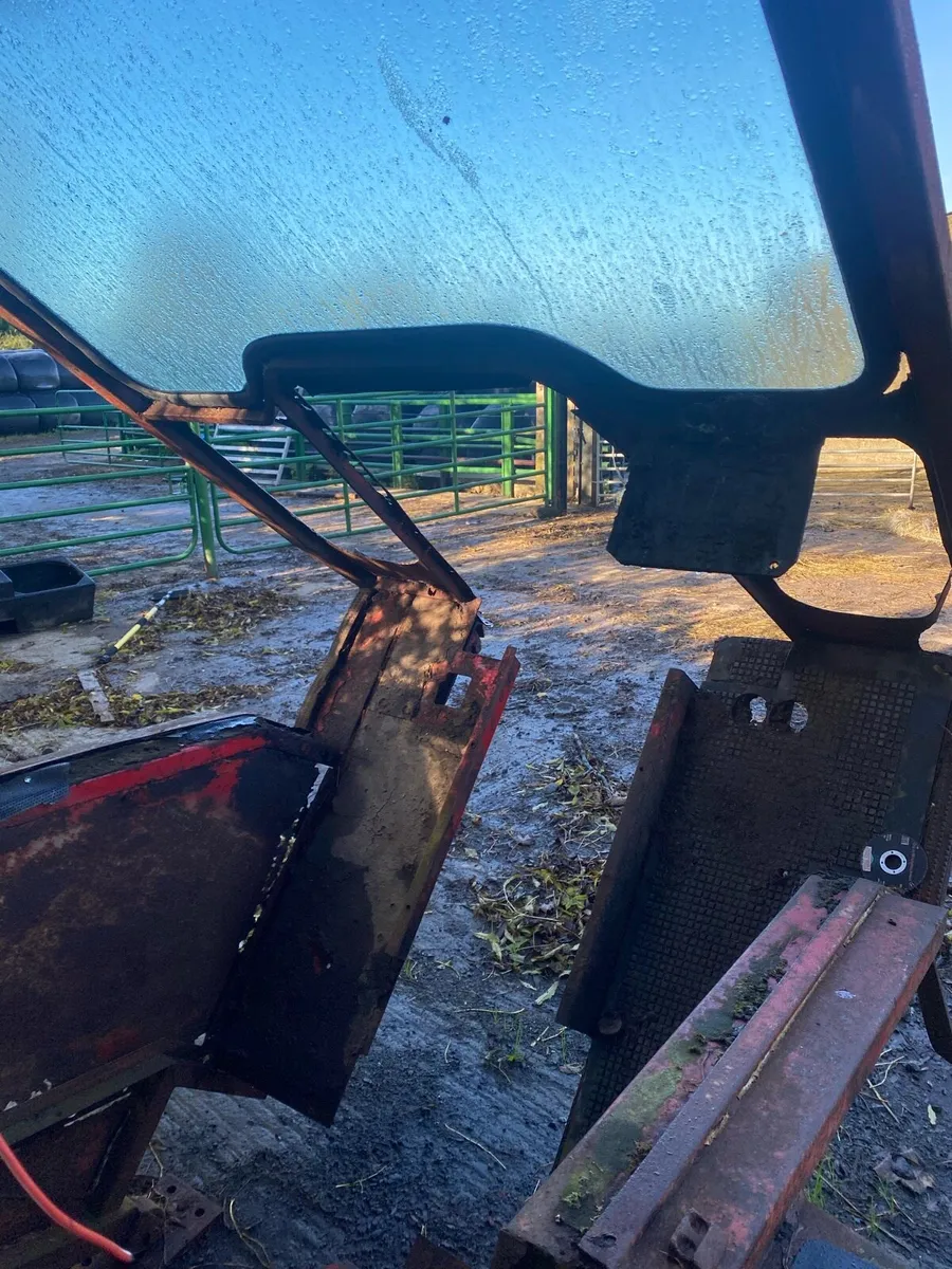 Lambourn cab - Image 2