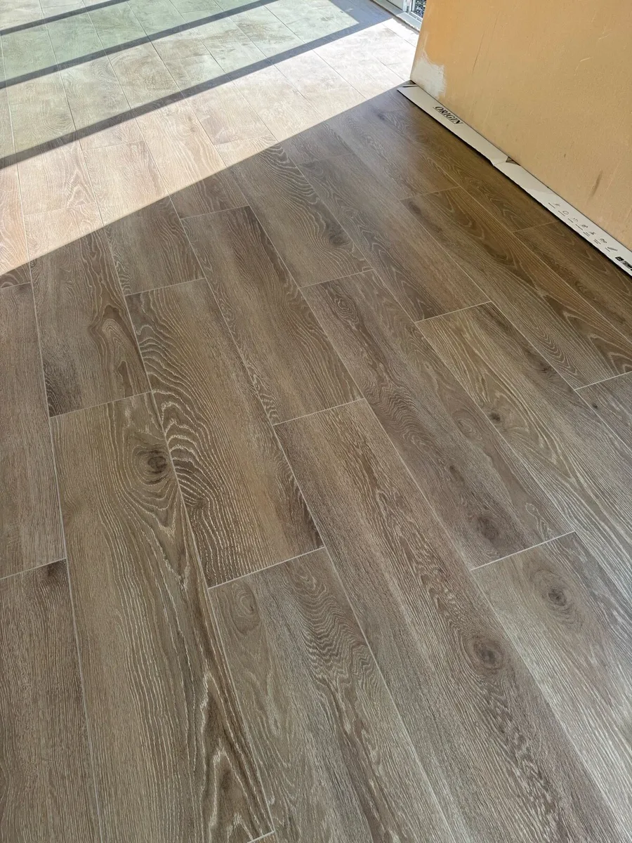 Wood effect floor tiles - Image 1