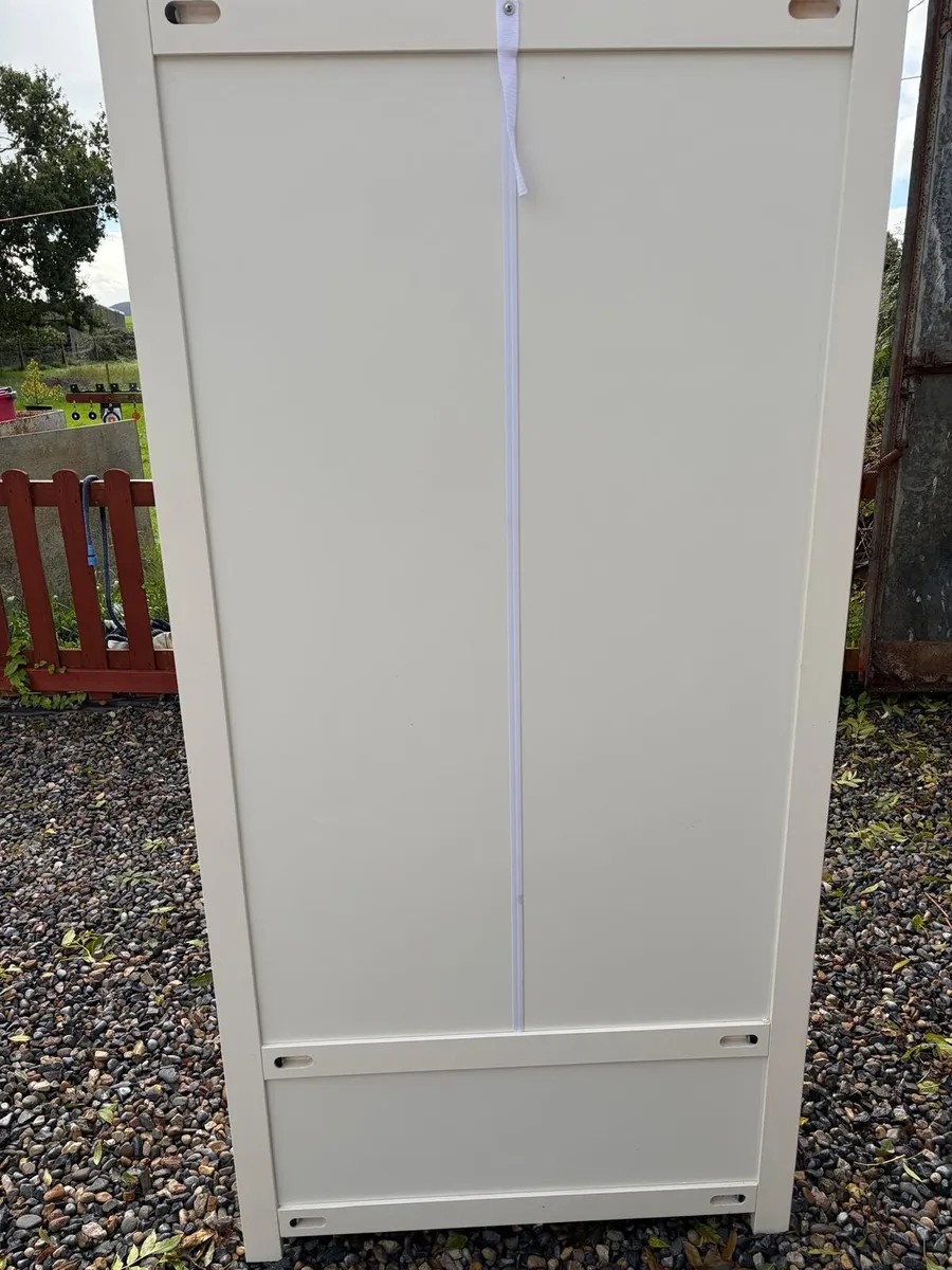 Child's Bedroom wardrobe Set - Image 4