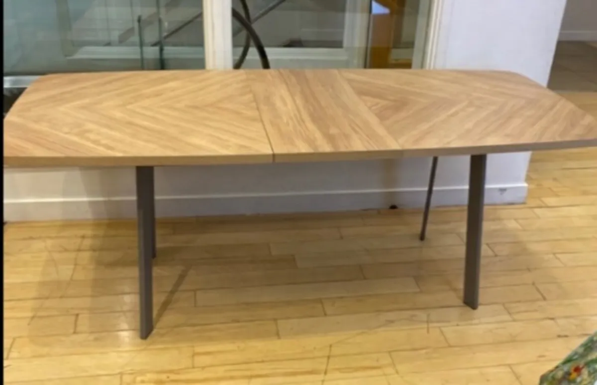 Kitchen table - Image 1