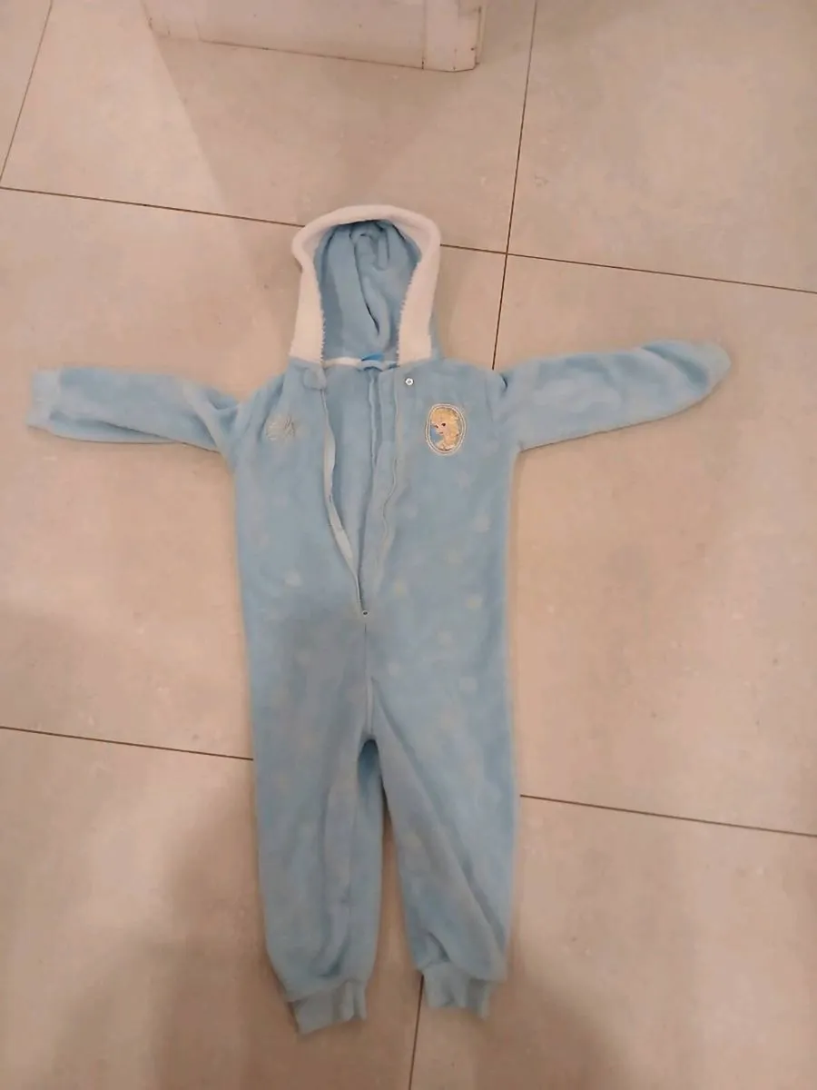 Kids clothes and booster seat - Image 2